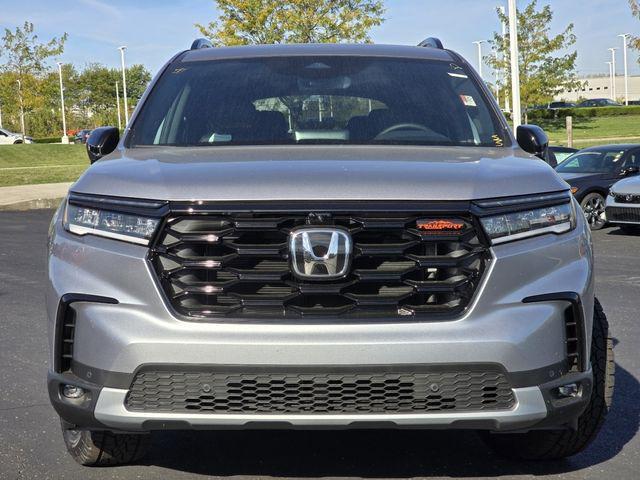 new 2025 Honda Pilot car, priced at $50,895