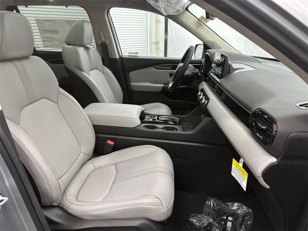 new 2025 Honda Pilot car, priced at $51,825