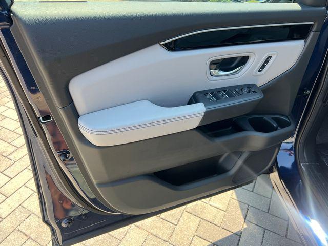 new 2025 Honda Pilot car, priced at $47,095