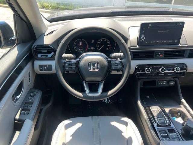 new 2025 Honda Pilot car, priced at $47,095