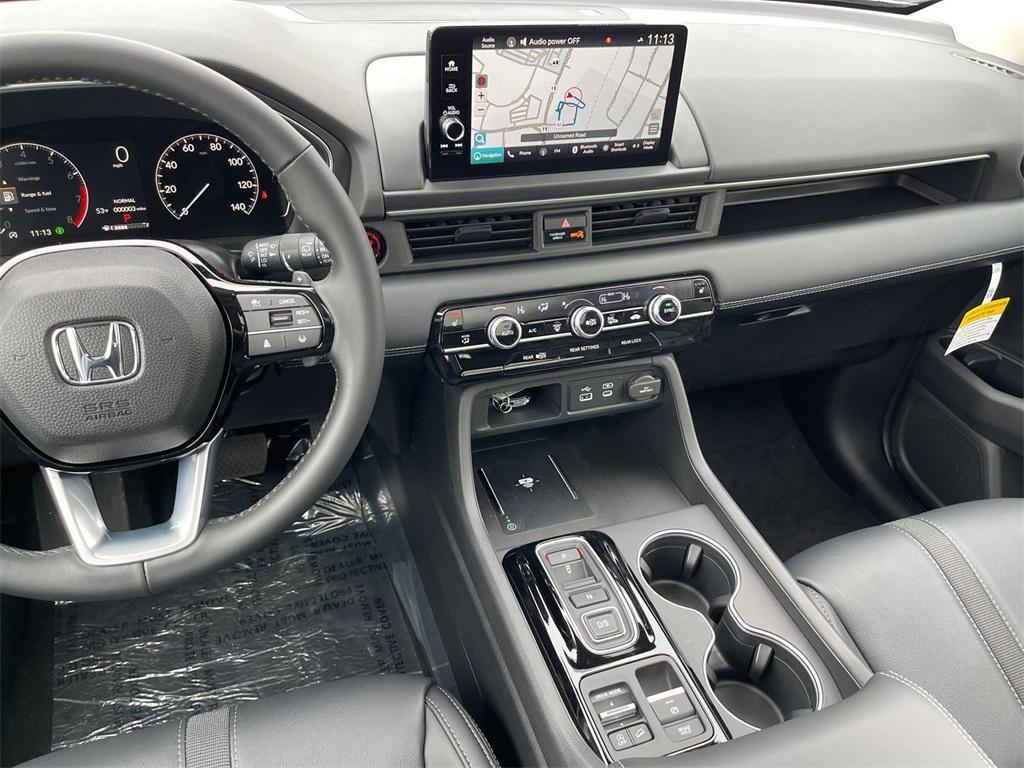 new 2025 Honda Pilot car, priced at $51,550