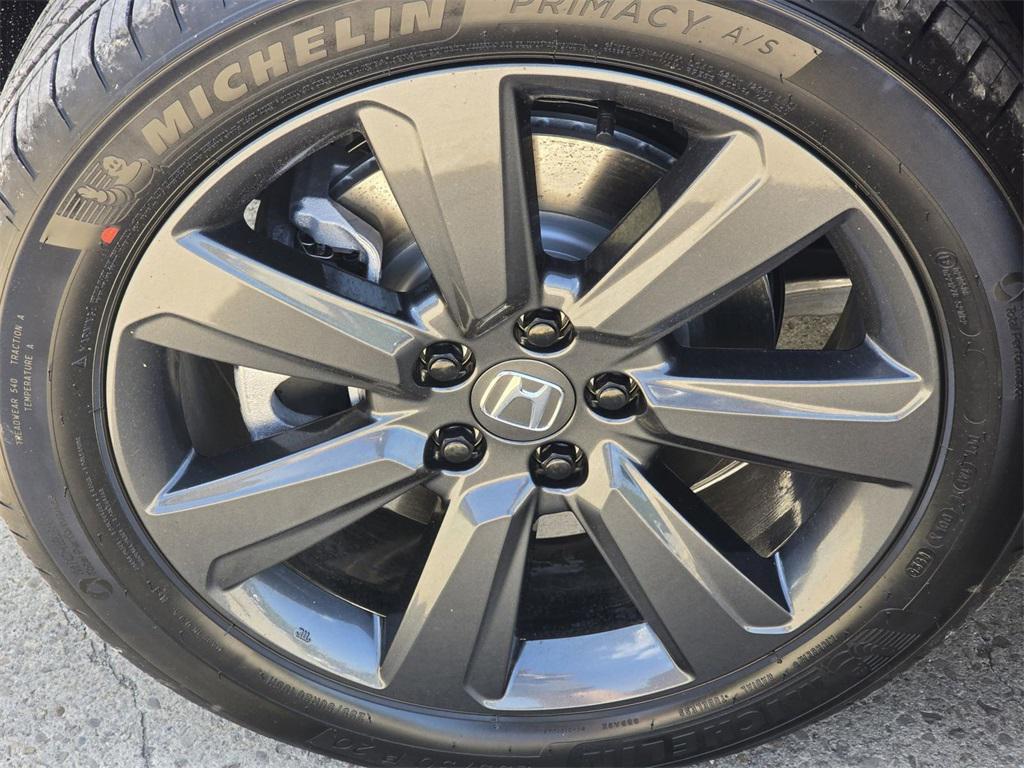 new 2025 Honda Pilot car, priced at $44,205
