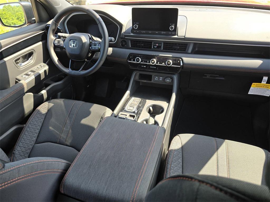 new 2025 Honda Pilot car, priced at $44,205