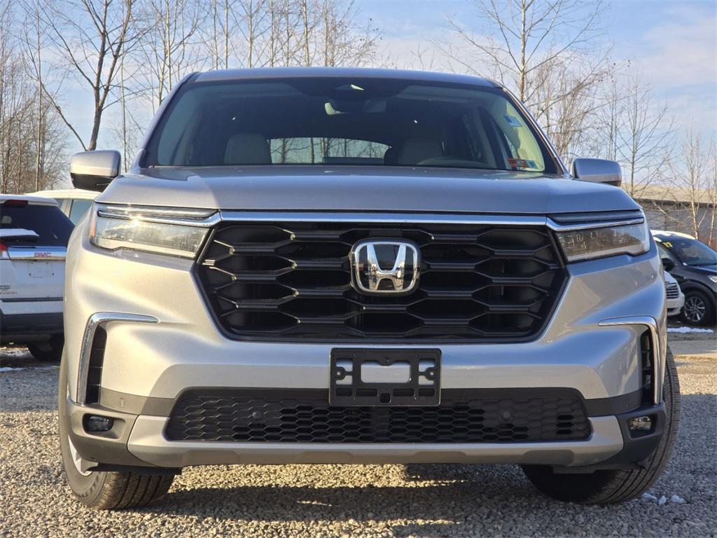 new 2025 Honda Pilot car, priced at $47,825