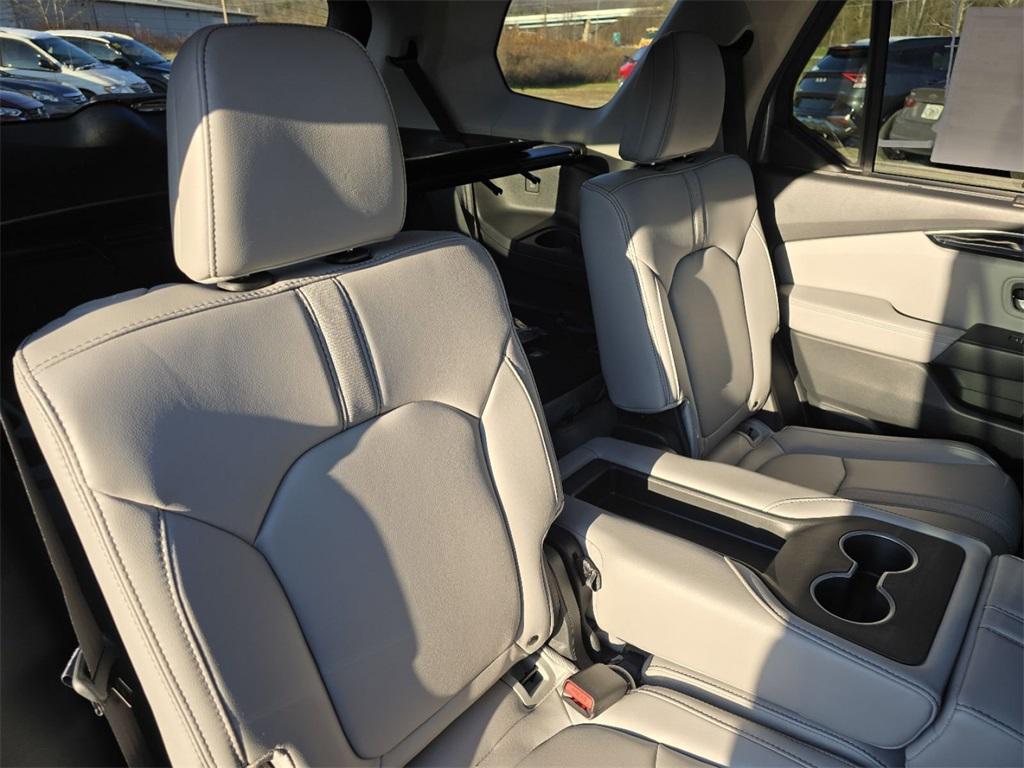 new 2025 Honda Pilot car, priced at $47,825