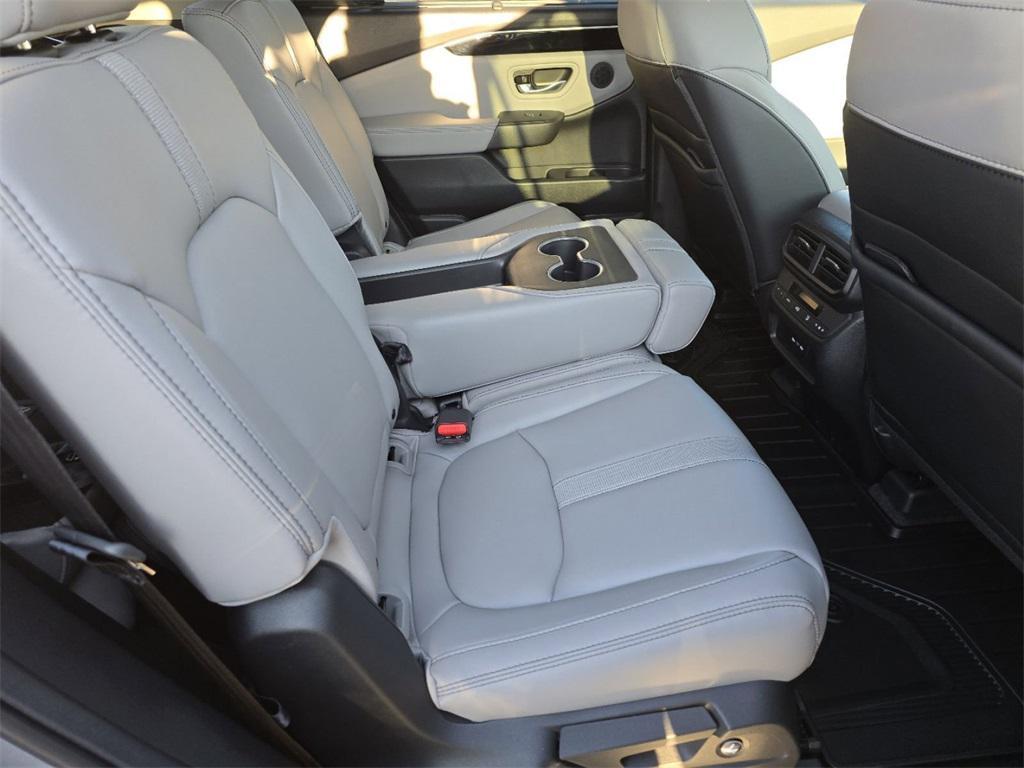 new 2025 Honda Pilot car, priced at $47,825