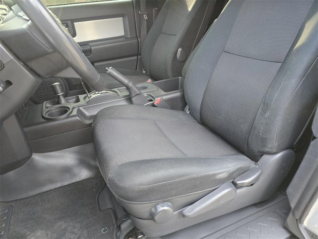 used 2007 Toyota FJ Cruiser car, priced at $13,373