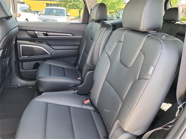 new 2025 Kia Telluride car, priced at $39,068