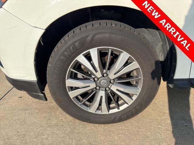 used 2020 Nissan Pathfinder car, priced at $20,000