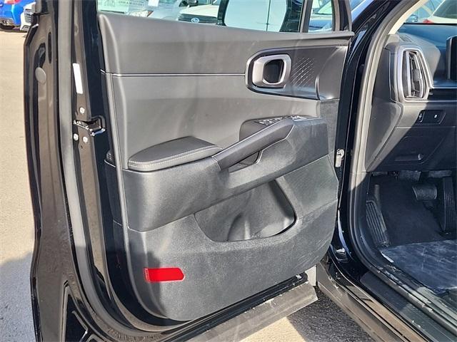 new 2025 Kia Sorento car, priced at $28,672