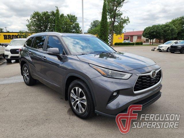 used 2023 Toyota Highlander car, priced at $35,500