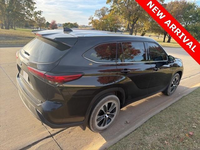 used 2021 Toyota Highlander car, priced at $27,500