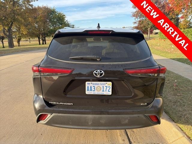 used 2021 Toyota Highlander car, priced at $27,500