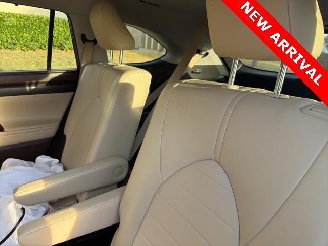 used 2021 Toyota Highlander car, priced at $27,500