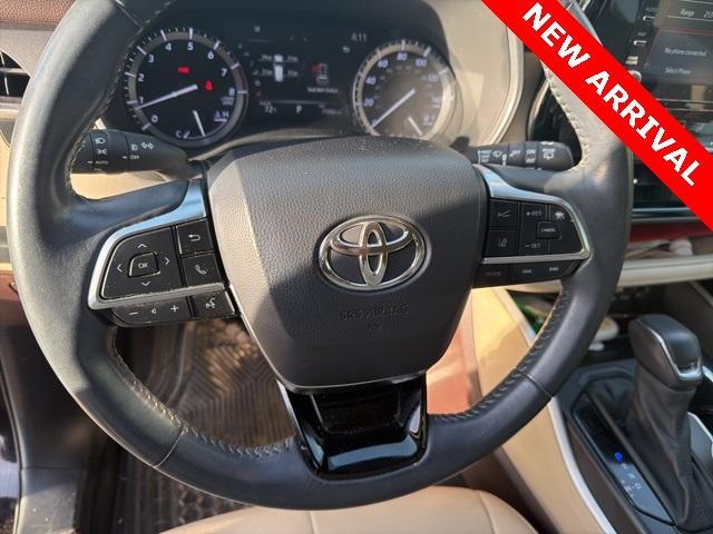 used 2021 Toyota Highlander car, priced at $27,500