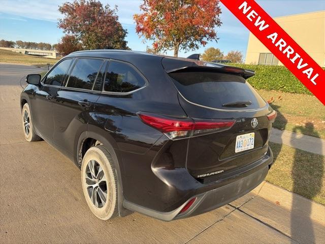 used 2021 Toyota Highlander car, priced at $27,500