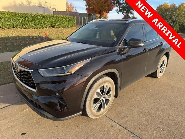 used 2021 Toyota Highlander car, priced at $27,500