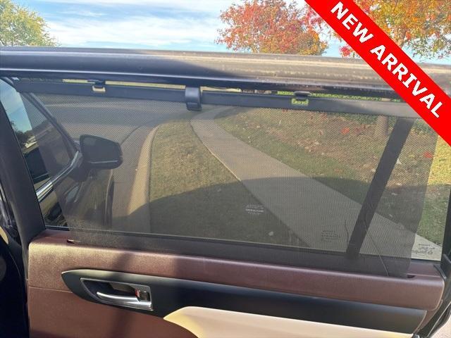 used 2021 Toyota Highlander car, priced at $27,500