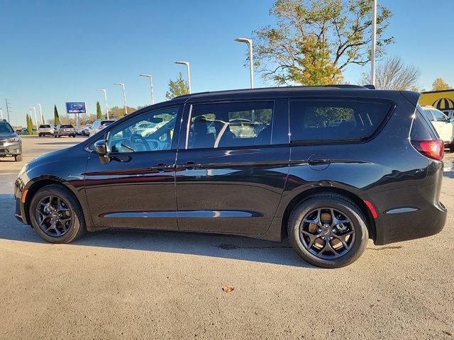 used 2020 Chrysler Pacifica car, priced at $14,000