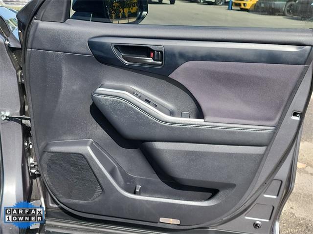 used 2023 Toyota Highlander car, priced at $33,500