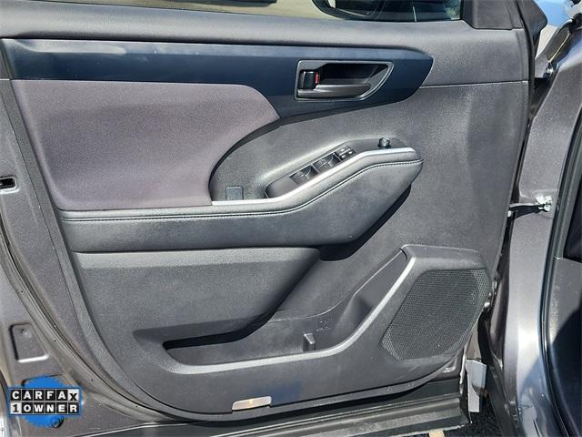used 2023 Toyota Highlander car, priced at $33,500