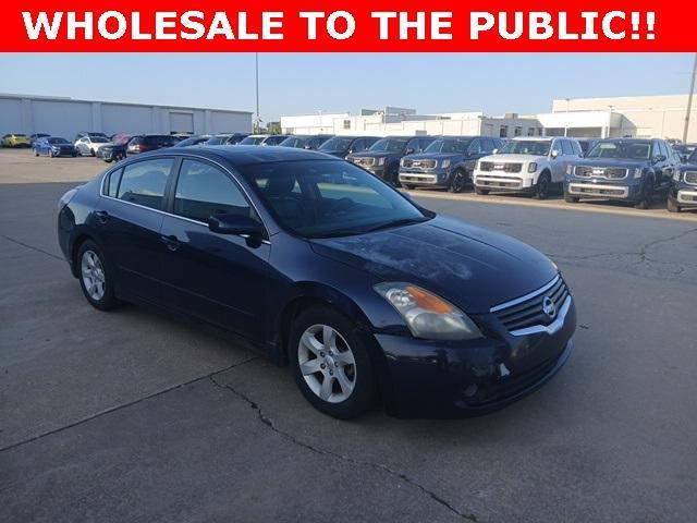 used 2009 Nissan Altima car, priced at $5,500