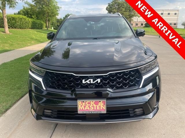 used 2022 Kia Sorento Plug-In Hybrid car, priced at $35,000