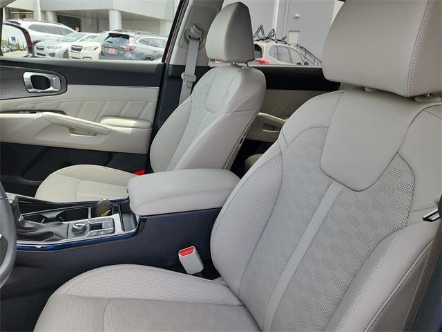 used 2025 Kia Sorento car, priced at $40,000
