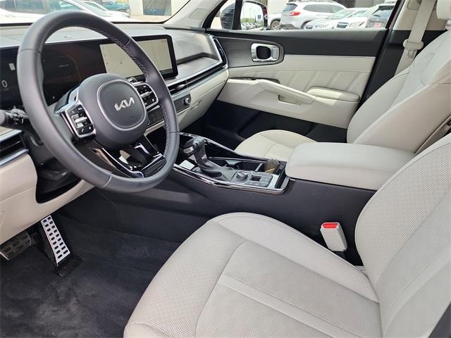 used 2025 Kia Sorento car, priced at $40,000
