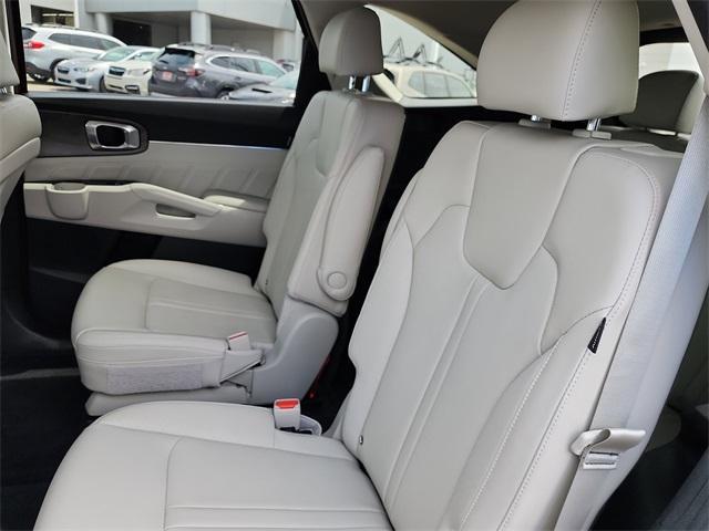 used 2025 Kia Sorento car, priced at $40,000