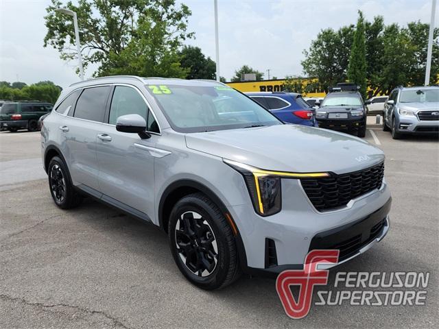 used 2025 Kia Sorento car, priced at $32,000
