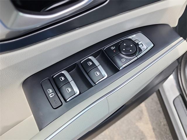 used 2025 Kia Sorento car, priced at $32,000