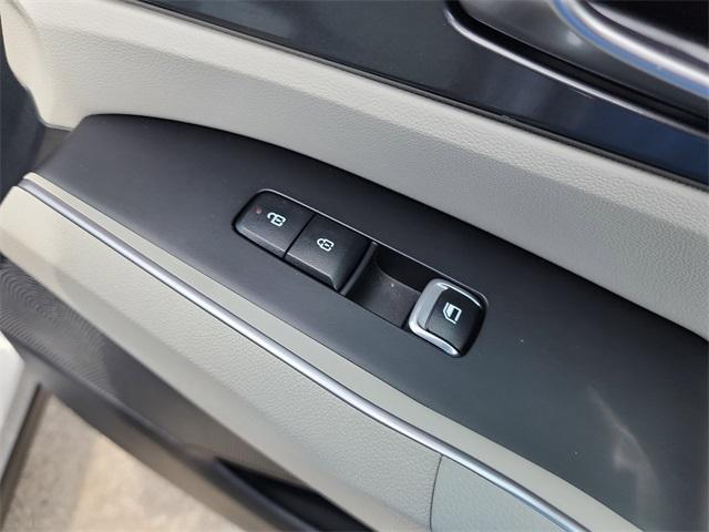 used 2025 Kia Sorento car, priced at $32,000