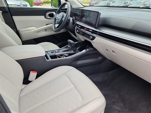 used 2025 Kia Sorento car, priced at $32,000