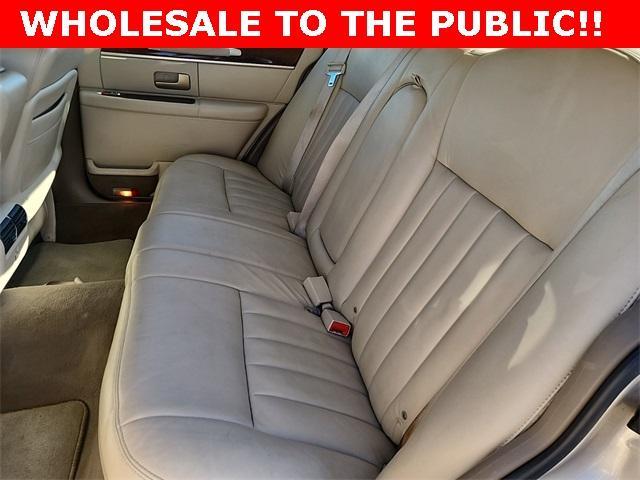 used 2003 Lincoln Town Car car, priced at $5,500