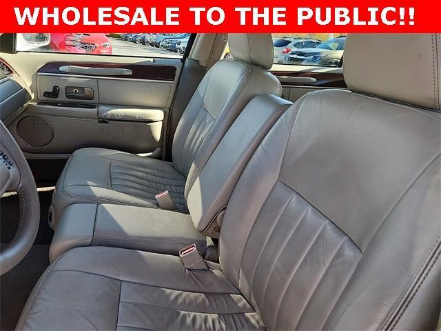 used 2003 Lincoln Town Car car, priced at $5,500