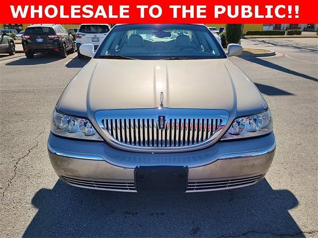 used 2003 Lincoln Town Car car, priced at $5,500