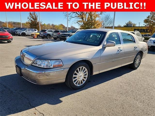 used 2003 Lincoln Town Car car, priced at $5,500