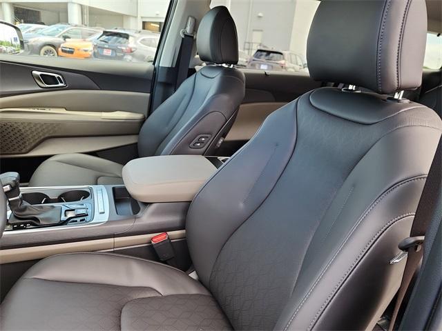 new 2025 Kia Carnival car, priced at $41,275
