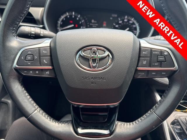 used 2021 Toyota Highlander car, priced at $35,000