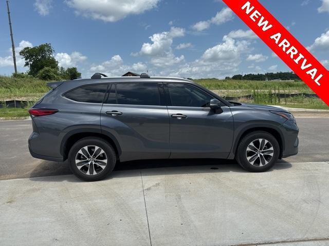 used 2021 Toyota Highlander car, priced at $35,000
