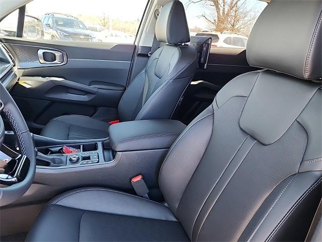 new 2025 Kia Sorento car, priced at $30,875