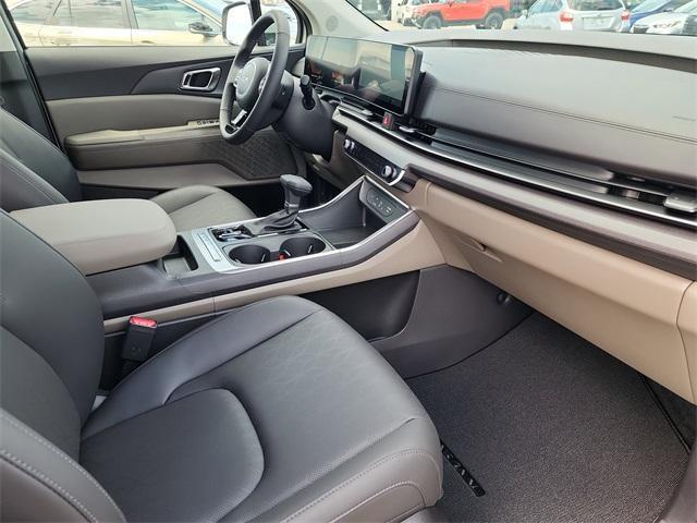 new 2025 Kia Carnival car, priced at $41,275