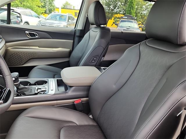 new 2025 Kia Carnival car, priced at $41,275