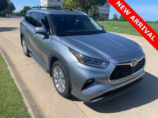 used 2022 Toyota Highlander car, priced at $40,000
