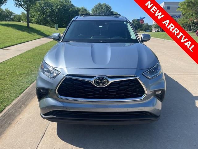 used 2022 Toyota Highlander car, priced at $40,000