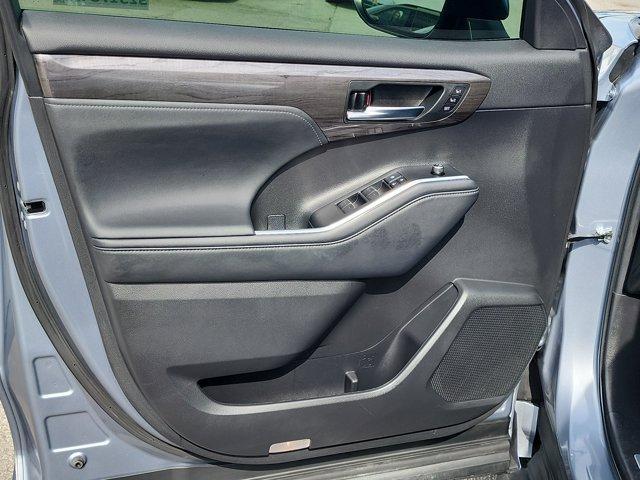 used 2022 Toyota Highlander car, priced at $39,500