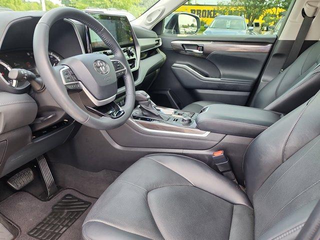 used 2022 Toyota Highlander car, priced at $39,500