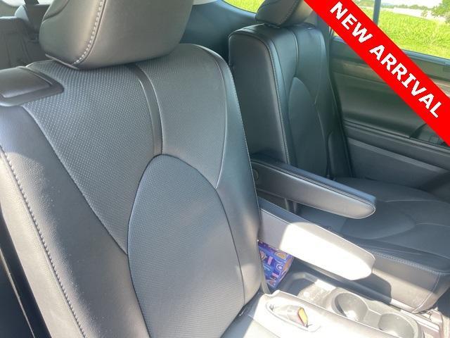 used 2022 Toyota Highlander car, priced at $40,000