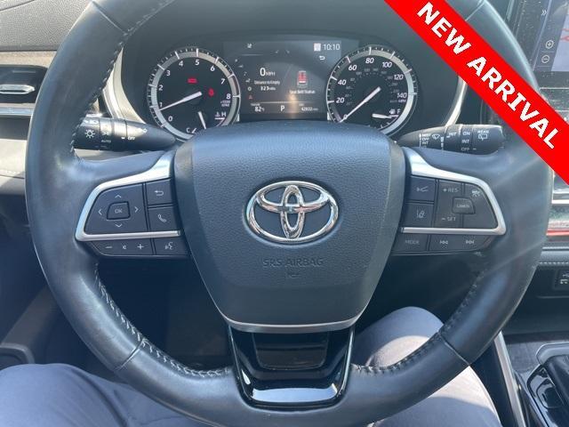 used 2022 Toyota Highlander car, priced at $40,000